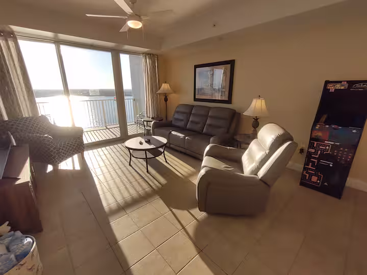 Two Bedroom Suite Sunrise View updated 10th floor condo with lakefront main bedroom. 2 KING beds and bunks