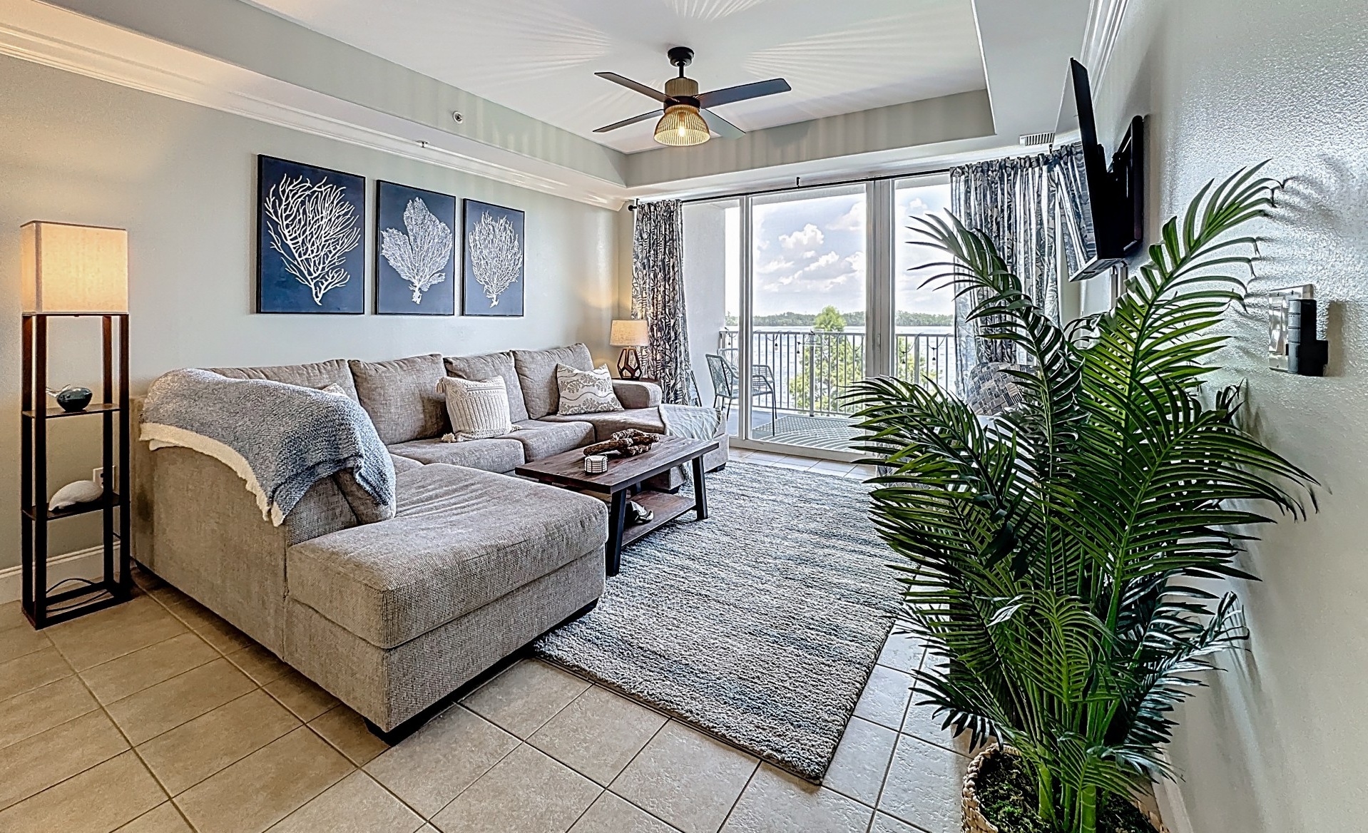 Two Bedroom Suite Sunrise View updated 10th floor condo with lakefront main bedroom. 2 KING beds and bunks