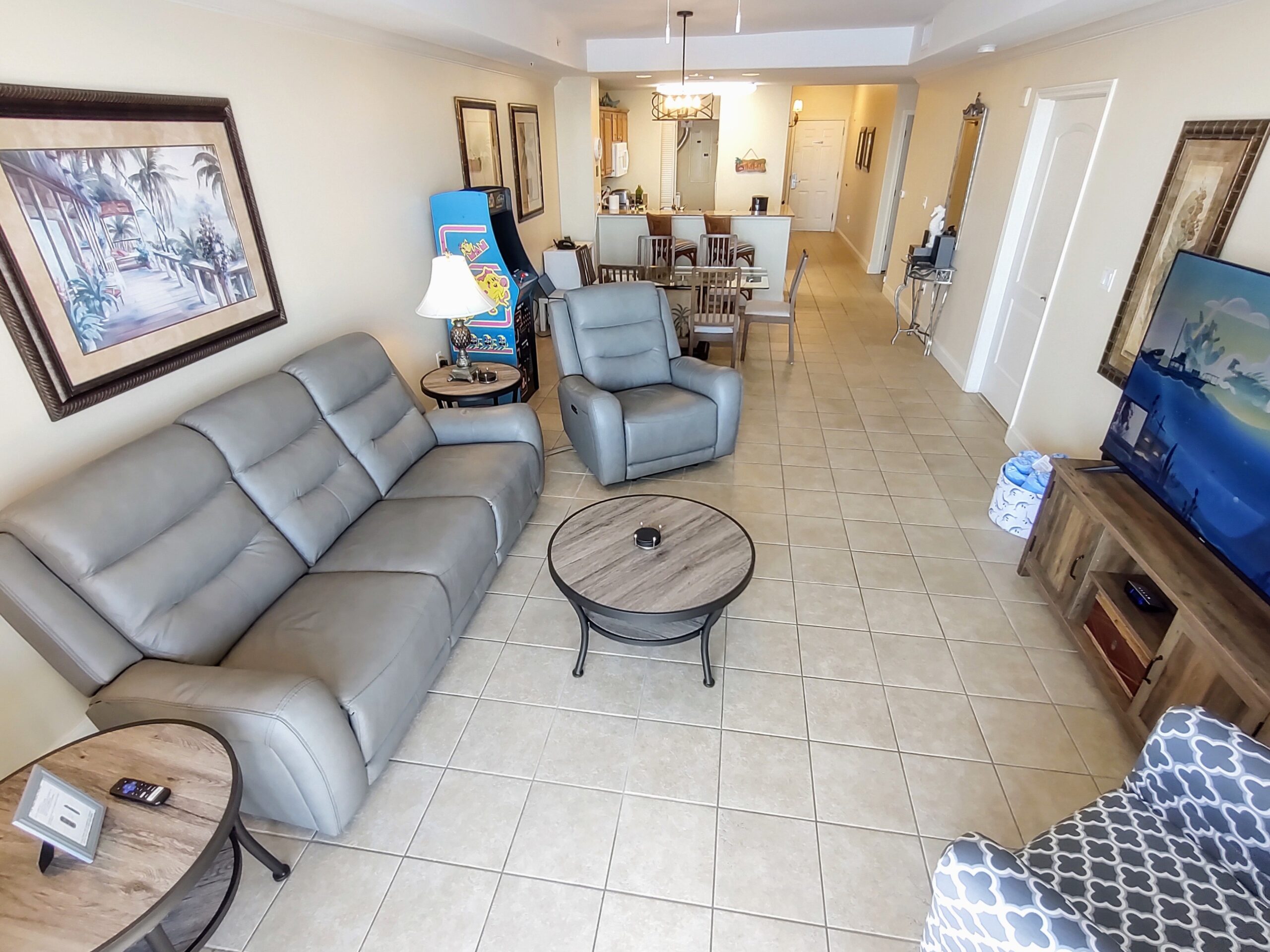 2-1005livingroomalt Two Bedroom Suite Sunrise View updated 10th floor condo with lakefront main bedroom. 2 KING beds and bunks
